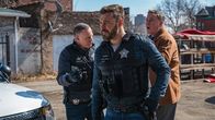 Chicago P.D. – L-R: Hank Voight (Jason Beghe), Adam Ruzek (Patrick John Flueger) und Gary Stevens (Keith Kupferer)