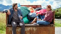 Zimmer mit Stall – Improvisationskünstlerin Sophie (Aglaia Szyszkowitz) mit Überraschungsgast Felix (Hans-Jochen Wagner).
