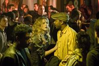 Supernova - Wenn die Sonne explodiert – Dokumentarfilmerin Leonie (Rachelle Lefevre) und Jale (K.C. Collins) sind gespannt wie der Film beim Publikum ankommt.