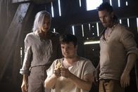 Future Man – v.l.n.r.) Tiger (Eliza Coupe); Josh Futturman (Josh Hutcherson); Wolf (Derek Wilson)