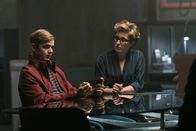 Alex Rider – Alex Rider (Otto Farrant) wird von Mrs. Jones (Vicky McClure) über die Vergangenheit seines toten Onkels informiert. Sie gibt ihm als Spionin einen wichtigen Auftrag.