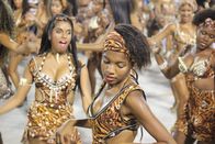 Verrückt nach Meer – Sambadrom-Tänzerin bei den Proben für den Karneval in Rio.
