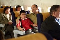 Mayday - Alarm im Cockpit – Eisberth Quintero (gespielt von Isaac Pilozo) sitzt aufgeregt mit seinem Vater an Bord der Fluglinie 518 der Santa Barbara Airlines. Vater und Sohn sind auf dem Weg nach Caracas, Venezuela, als ihr Flugzeug in einen Berg schlägt und alle an Bord sterben.