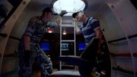 Sea Patrol – Ryan White (Dominic Deutscher, l.) Jack Henty (Nicholas Bell, r.)