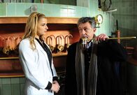 Sturm der Liebe – ARD STURM DER LIEBE FOLGE 1479 Uhr im ERSTEN. Theresa (Ines Lutz, l.) und Julius (Michele Oliveri, r.) testen eine erste Probe von der Maische für das Gourmetbier.