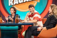Neo Ragazzi – Beste Unterhaltung: Nicht nur Tommi Schmitt und Toni Garrn haben Spaß an der Show. Im Bild von links: Musiker Fred Rabe, Moderator Tommi Schmitt und Model Toni Garrn