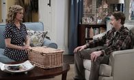 Last Man Standing – Vanessa Baxter (Nancy Travis, l.); Kyle Anderson (Christoph Sanders, r.)