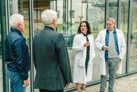 Tatort – L-R: Ivo Batic (Miroslav Nemec), Franz Leitmayr (Udo Wachtveitl), Laura Lechner (Anna Grisebach), Professor Vonderheiden (André Jung).
