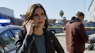 Navy CIS: L.A. – Special Agent Kensi Blye (Daniela Ruah, l.) ; Vostanik Sabatino (Erik Palladino, r.)
