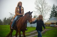 Der große Trip - Wild – Die Beziehung zwischen Cheryl (Reese Witherspoon, r.) und ihrer Mutter Bobbi (Laura Dern, l.) war immer eng. Als diese dann an ihrem Krebsleiden stirbt, verfällt Cheryl dem Heroin und einem ausschweifenden Sexualleben, was schließlich zur Scheidung führt. Daraufhin wagt die 26-Jährige einen ungewöhnlichen Schritt ...