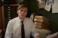 Der junge Inspektor Morse – Endeavour Morse (Shaun Evans) ermittelt in dem Fall des ermordeten Adrian Weiss. Die vermeintliche Tatwaffe - ein alter indischer Dolch - macht ihn stutzig.
