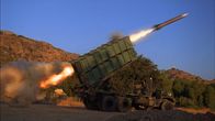 Meteoriten - Apokalypse aus dem All – Nach dem Abschuss des Asteroiden Kassandra währt die Freude nur kurz. Neue Berechnungen ergeben, dass der Himmelskörper nur zum Teil zerstört wurde.
