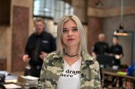 Großstadtrevier – Schlechter Start für Polizeimeisterin Jessy Jahnke (Farina Flebbe) - sie kassiert gleich eine Standpauke von Frau Küppers.