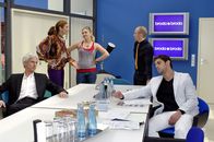 Anna und die Liebe – v.l.n.r.: Robert (Mathieu Carrière), Natascha (Franziska Matthus), Nancy (Jil Funke), Gerrit (Lars Löllmann), Jonas (Roy Peter Link)