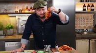 besseresser: Sebastian Lege packt aus – Zuckerreduzierter Fruchtaufstrich mit der Extraportion Frucht aufs Croissant? Fehlanzeige! Sebastian Lege zeigt, warum die hohen Preise der Light-Varianten nicht gerechtfertigt sind.