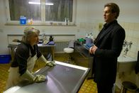 Der Alte – Aus Scham verschweigt Gerda Angerer (Ursula Berlinghof) Caspar Bergmann (Thomas Heinze) wichtige Informationen.