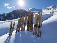 Hoagascht – Die neuste Entwicklung aus der Skimanufaktur Thurner - ein Kurzski mit dem Namen Snow Lynx