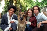 Kommissar Rex – (v.li.) Arabella Kiesbauer (Nina Klaus), Elke Winkens (Niki Herzog), Alexander Pschill (Marc Hoffmann).