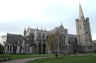 Stadt Land Kunst – In der Dubliner Kathedrale wurden zahllose Kinder getauft, viele erhielten biblische Namen. Doch einer, frei erfunden, wurde zu einem der beliebtesten Vornamen im Westen.