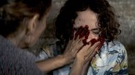 Oderbruch – Rückblende: Minna (Uta Janietz) möchte wissen, was mit ihrem Sohn Kai (Edgar Emil Garde) los ist.