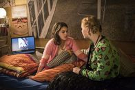 Schloss Einstein – Versöhnen sich Luisa (Tessa Dökel, rechts) und Olivia (Holly Geddert, links) wieder?
