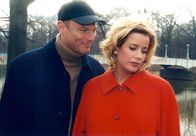 In aller Freundschaft – 30 Uhr. Carlo Schönberg (Klaus Niehoff), der Vater des ungeborenen Kindes, möchte mit Sarah (Alexa Maria Suhrholt) zusammenleben. Sie ist sich unsicher, ob sie auf dieses Angebot eingehen soll.