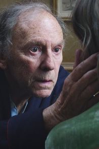 Liebe – Georg (Jean-Louis Trintignant; Bild) und Anna (Emmanuelle Riva) sind um die 80, kultivierte Musikprofessoren im Ruhestand. Die Tochter, ebenfalls Musikerin, lebt mit ihrer Familie im Ausland. Eines Tages hat Anna einen Anfall - Beginn einer Bewährungsprobe für die Liebe der Beiden.