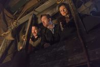 Ripper Street – (v.l.n.r.) Captain Homer Jackson (Adam Rothenberg); Det. Insp. Edmund Reid (Matthew Macfadyen); Long Susan (MyAnna Buring)