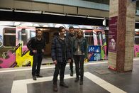 Fright Night 2 – v.l.n.r.) der berüchtigte Vampirjäger Peter Vincent (Sean Power), Charley (Will Payne), Ed (Chris Waller) und Amy (Sacha Parkinson) ...