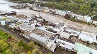 Lost Places – Die Willamette Falls in Oregon ermöglichten durch ihre immense Wasserkraft die Übertragung von Strom ins 20 Kilometer entfernte Portland. Auch Papierfabriken nutzten die Energie des Wasserfalls - so wurde die Region im 19. Jahrhundert zu einem Zentrum der Zeitungsproduktion. Bildunterschrift: