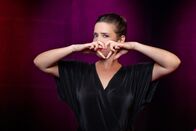 SRF Deep Dating – Moderatorin Gülsha Adilji