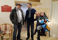 Sturm der Liebe – ARD STURM DER LIEBE FOLGE 1277 Uhr im ERSTEN. André (Joachim Lätsch, l.), Nils (Florian Stadler, 2.v.l.), Tanja (Judith Hildebrandt, 2.v.r) und der kleine Fabien (Fabien Goedecke, r.) hoffen, dass es Michael bald wieder richtig gut geht.