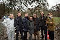SOKO Wismar – v.l.n.r.) Roswitha Prinzler (Silke Matthias); Kai Timmermann (Mathias Junge); Anneke van der Meer (Isabel Berghout); Katrin Börensen (Claudia Schmutzler); Jan Reuter (Udo Kroschwald); Lars Pöhlmann (Dominic Boeer); Dr. Helene Sturbeck (Katharina Blaschke)