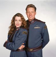 Babylon 5 – Captain John Sheridan (Bruce Boxleitner) und Commander Susan Ivanova (Claudia Christian).. Babylon 5
