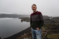Terra X: Faszination Erde – Die Rauheit der isländischen Landschaften hat auch die Menschen in Island geprägt. Wotan Wilke Möhring zeigt, wie wir uns an ihrer Art, Herausforderungen zu begegnen, ein Beispiel nehmen könnten.