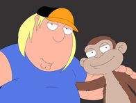 Family Guy – Chris (l.) hat in dem Affen (r.) aus seinem Schrank einen guten Freund gefunden ...