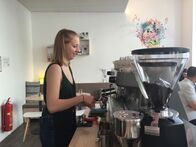 ATV - Die Reportage – Barista Kathy vom Cocoquadrat