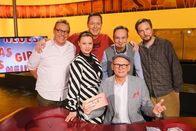 Was gibt es Neues? – Herbert Steinböck, Katharina Straßer, Alex Kristan, Oliver Baier, Leo Lukas, Rudi Schöller.