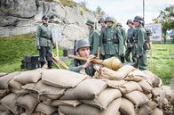 Der Krieg und ich – Walter (Elias Eisold) darf bei der Übung zeigen, wie gut er mit einer Panzerfaust zielen kann.