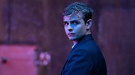 Alex Rider – Dass Alex Rider (Otto Farrant) versucht, mehr über den mysteriösen Tod seines Onkels herauszufinden, gefällt nicht jedem.