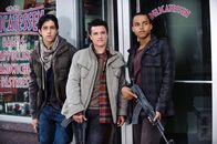 Red Dawn – Matt (Josh Peck), Robert (Josh Hutcherson) und Daryl (Connor Cruise) sind Teil der Wolverines (v.l.n.r.)