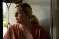 Tödliche Ahnung – Sarah Sauvant (Louane Emera) spürt, dass sie belastet ist mit einem Geheimnis aus der Vergangenheit.