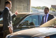 Elementary – Ermitteln in einem neuen Mordfall: Holmes (Jonny Lee Miller, l.) und Detective Bell (Jon Michael Hill, r.) ...