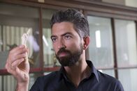 Wunder der Wissenschaft – Dr. Tomaso Bontognali der ETH Zürich ist Teil des Teams, das die "Höhlenkoralle" entdeckt hat.