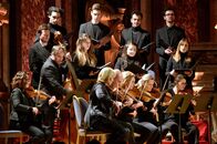 Große Messe - W. A. Mozart – Die starken Einflüsse von Bach und Händel werden in der Großen Messe in c-Moll vor allem durch die Chöre deutlich.