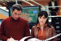 Navy CIS – Wieder einmal müssen Kate (Sasha Alexander, l.) und Tony (Michael Weatherly, r.) einen kniffligen Fall lösen ...