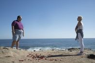 The Last Man on Earth – Als wäre die Beziehung zwischen Todd (Mel Rodriguez, l.) und Melissa (January Jones, r.) nicht schon kompliziert genug, bringt Tandy auch noch ein fragwürdiges Ereignis aus der Vergangenheit zur Sprache ...