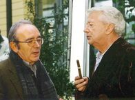 In aller Freundschaft – MDR Fernsehen IN ALLER FREUNDSCHAFT FOLGE 176, "Im Zweifel für den Angeklagten" Uhr. Celino Bleiweiß führt Regiebesprechung mit Dieter Thomas Heck.