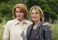 Almuth und Rita – Almuth (Senta Berger) und Rita (Cornelia Froboess, r.) brauchen lange, bis sie Freundinnen werden.