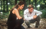 Relic Hunter - Die Schatzjägerin – Sydney Fox (Tia Carrere), die attraktive Professorin für Kunstgeschichte und ihr Assistent Nigel Bailey (Christen Anholt).